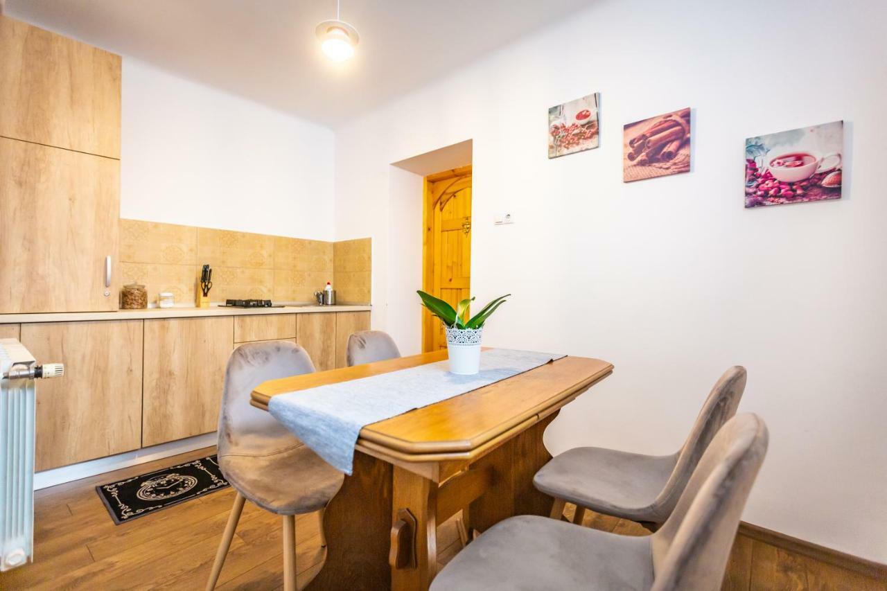 Central Apartment Brassó Kültér fotó